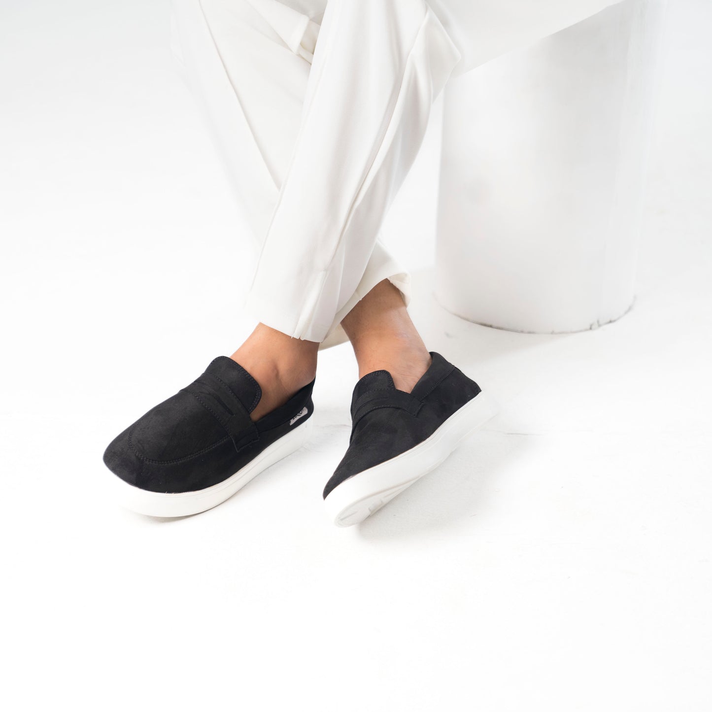 Zuqo Mens Sneaker  Active - Suede Black