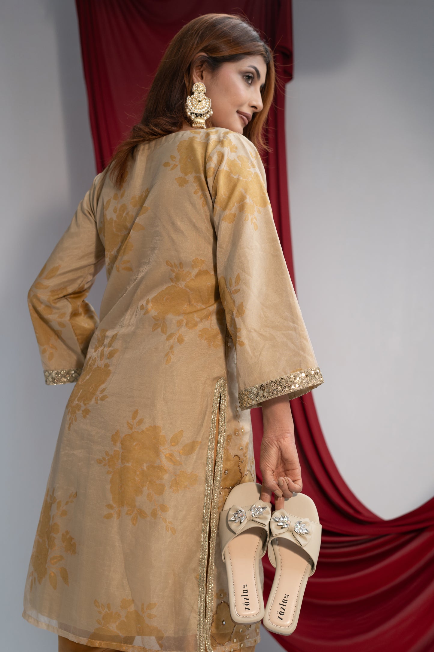 Zazla Women’s Flats : Cristal Olive