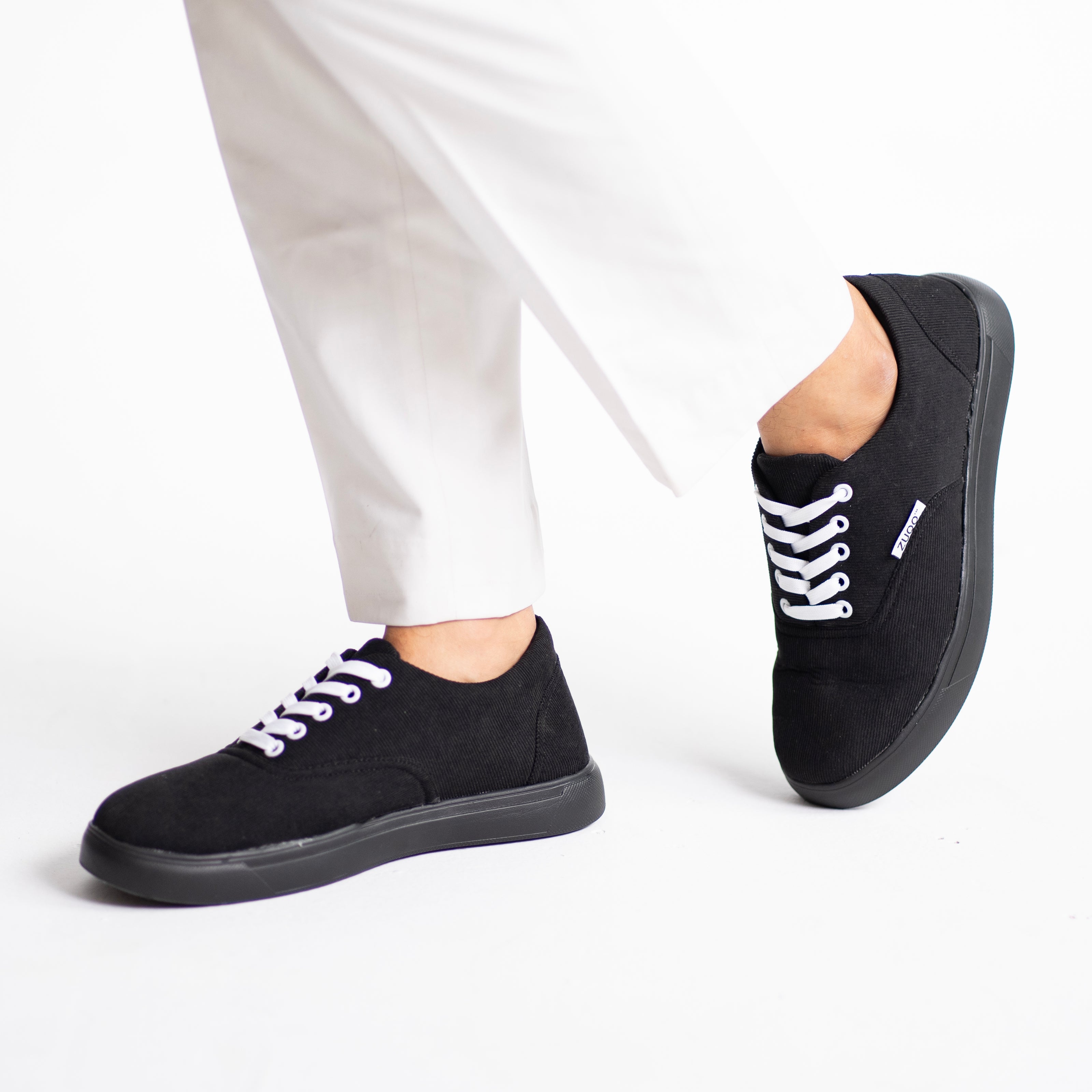 Zuqo Men's Sneaker : Solid Black