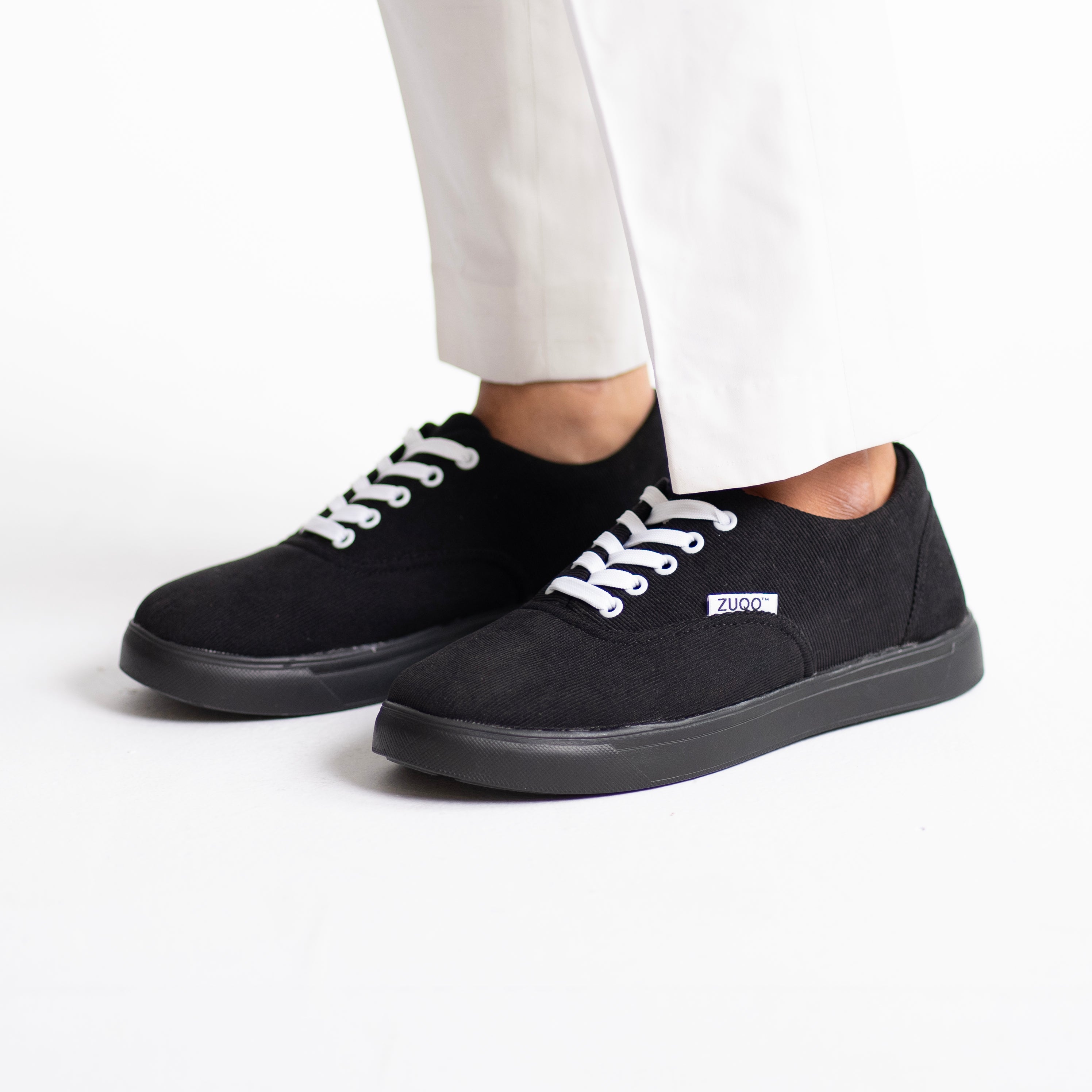 Zuqo Men's Sneaker : Solid Black