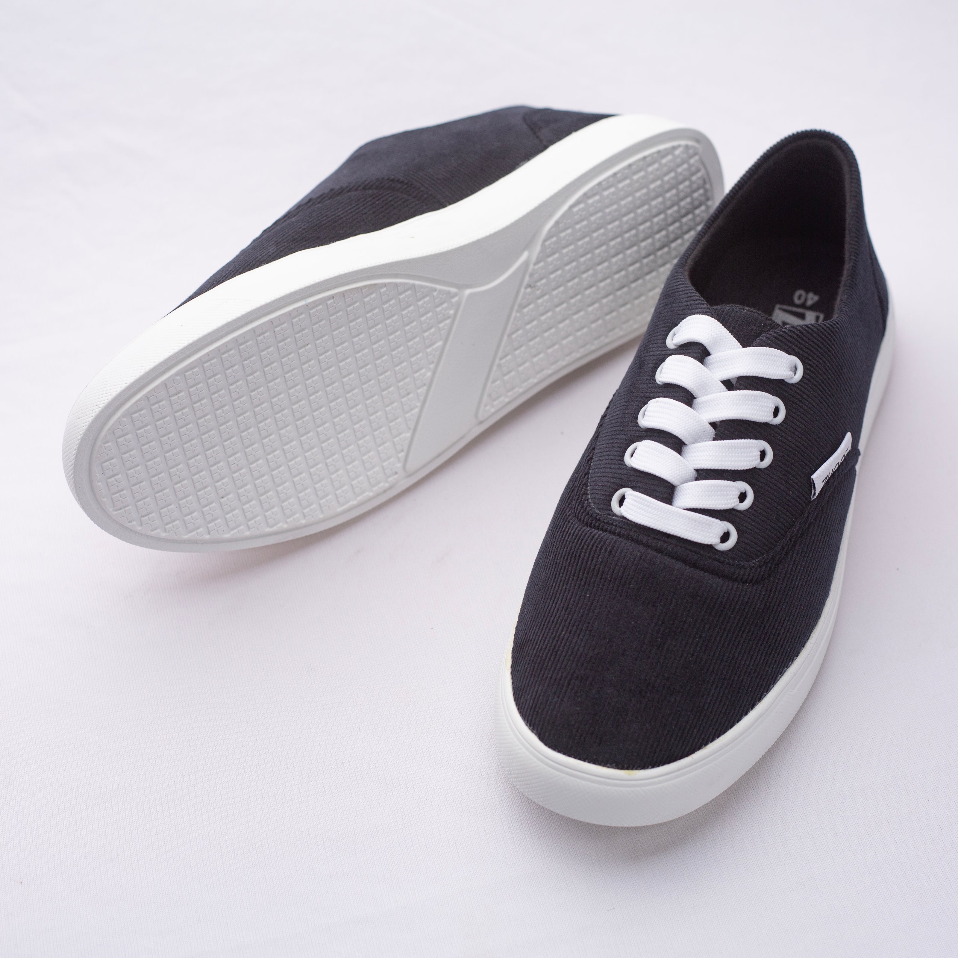 Zuqo Men's Sneaker  - Black