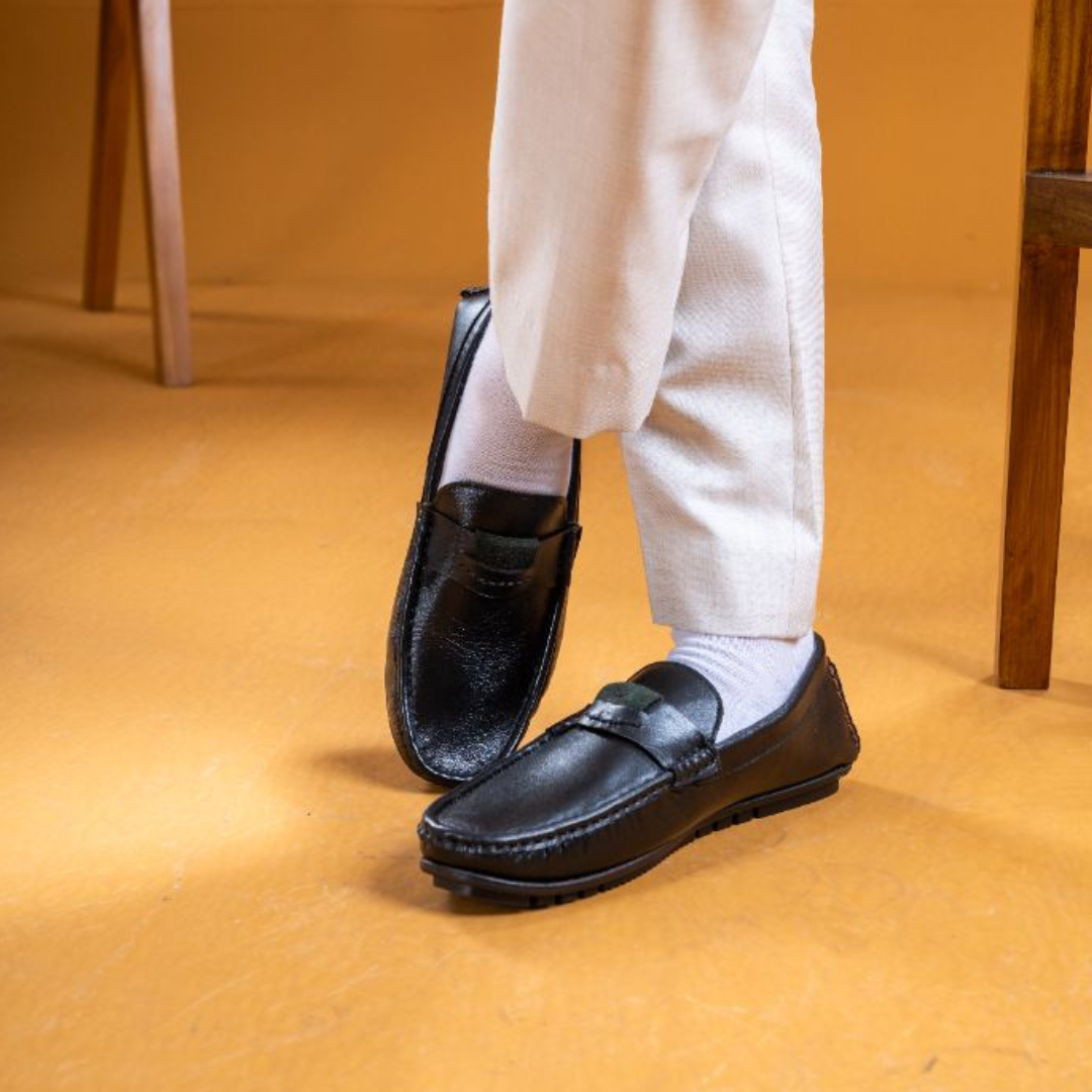 Zuqo  Men's classic Loafer  -  Black