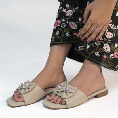 Zazla Women’s Flats  :  Cristal Olive