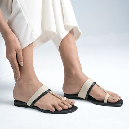 Zazla Women’s Flats - Vela Black