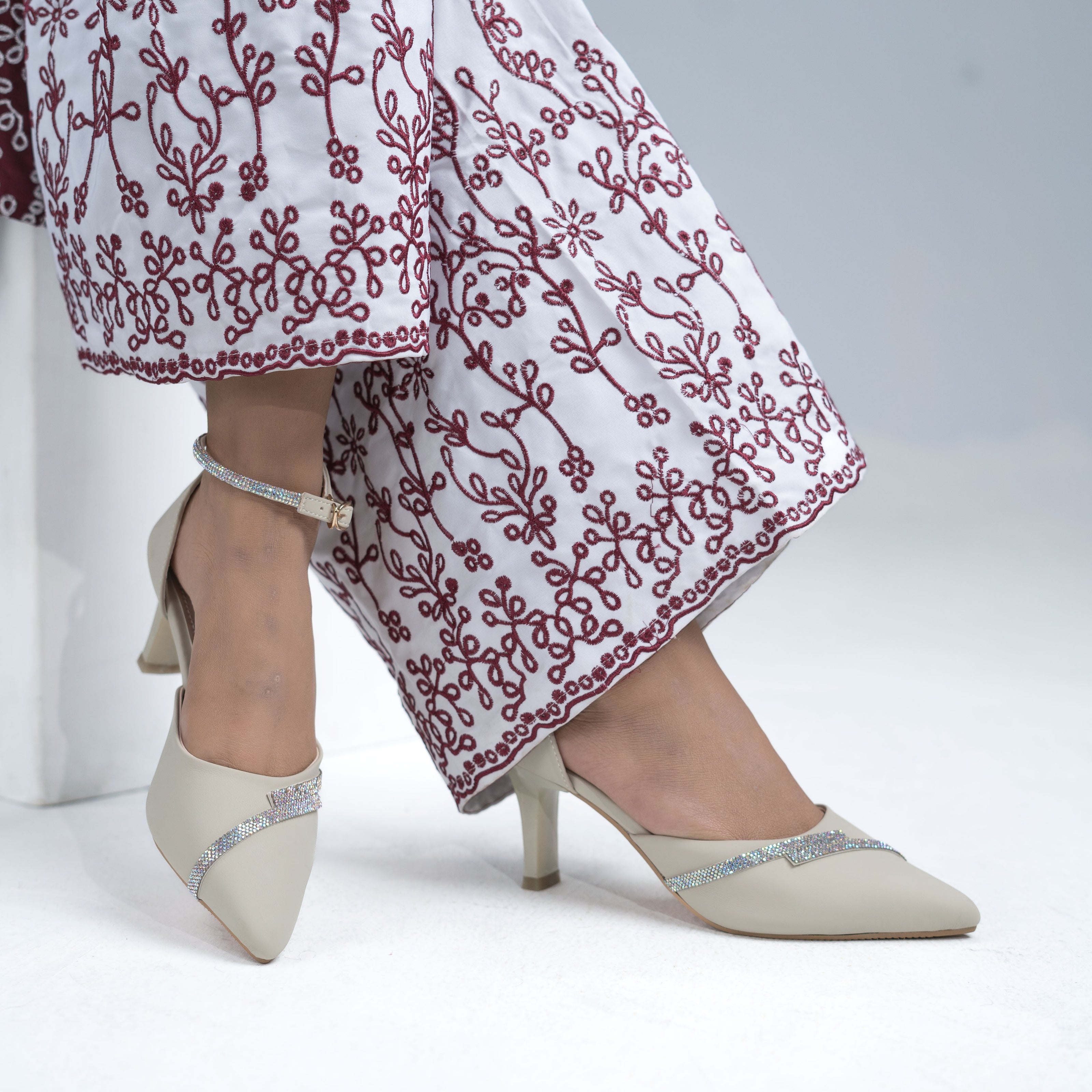 Zazla Women’s  Pumps : Ivory