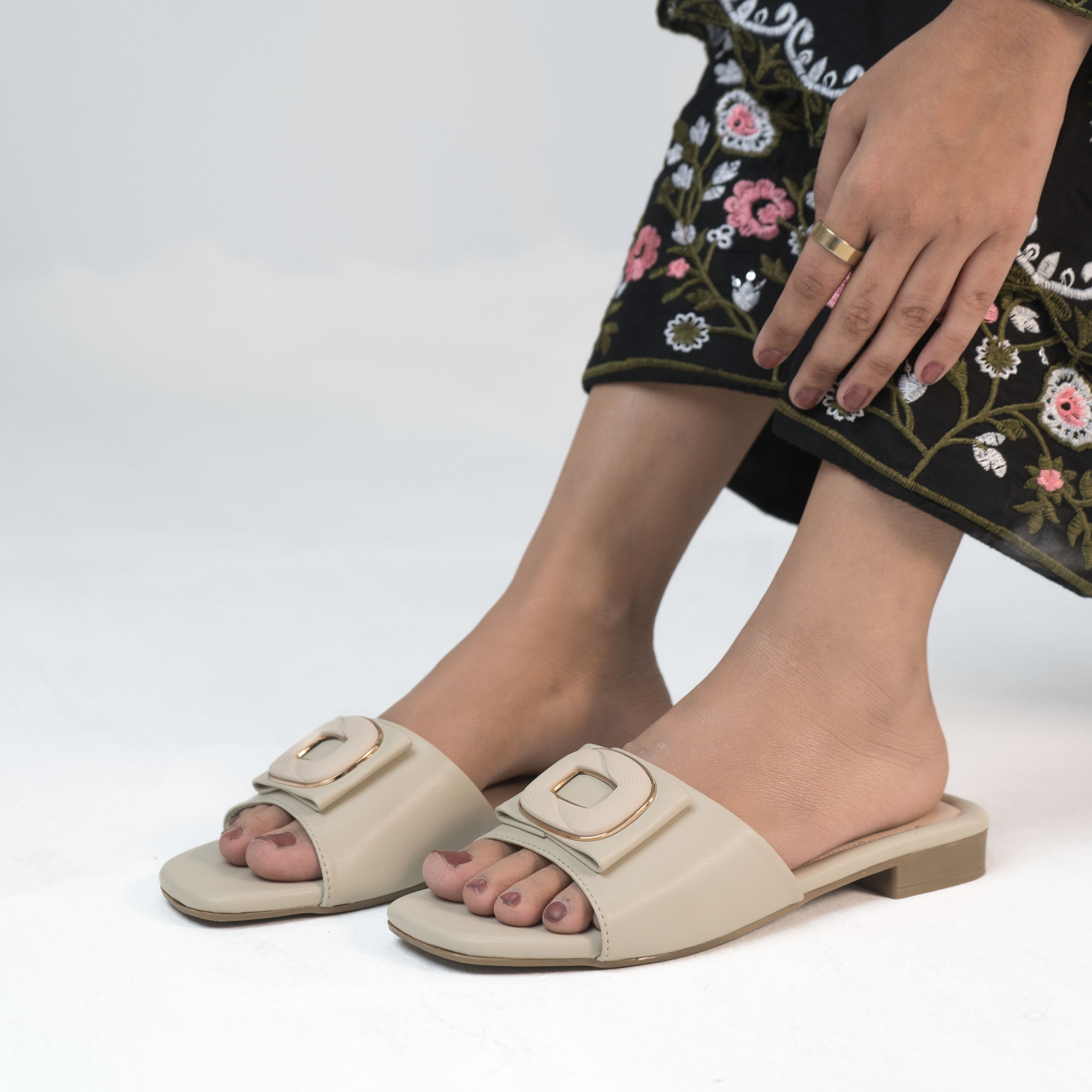 Zazla Women’s Flats - Zuqo Muse Tan