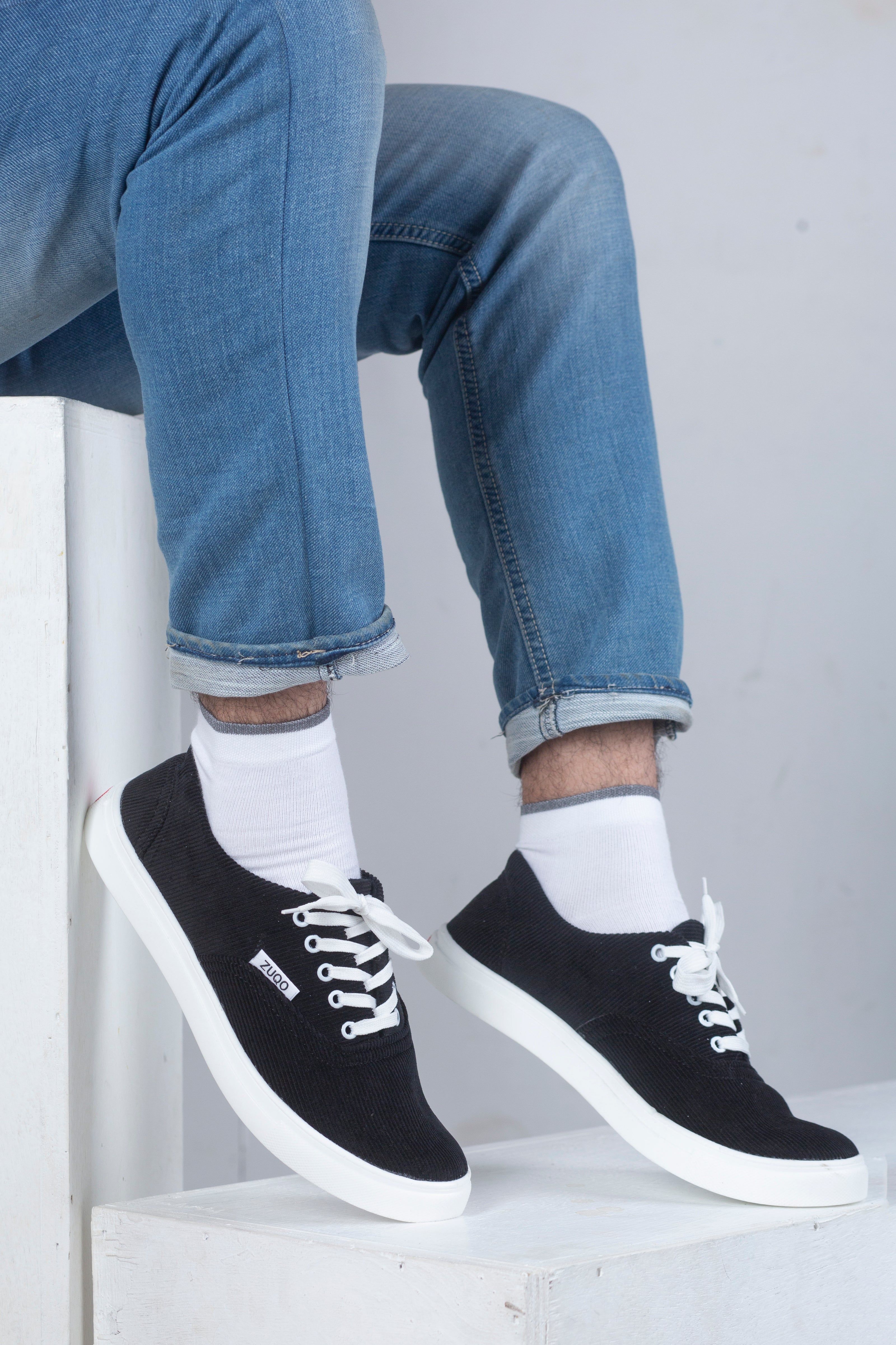 Zuqo Men's Sneaker  - Black